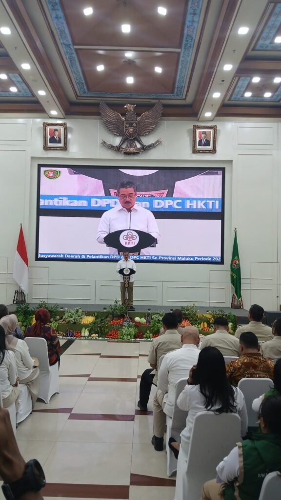 Dukungan Lintas Sektor: Para peserta dan tamu undangan menyimak arahan Ketua DPD HKTI Maluku Hendrik Lewerissa terkait sinergi membangun kedaulatan pangan Maluku.


